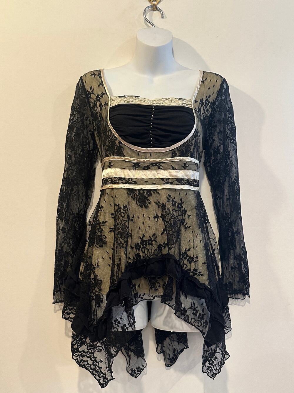 The Pyramid Collection Whimsigoth Fairy Grunge Lace Hanky Hem Blouse Medium